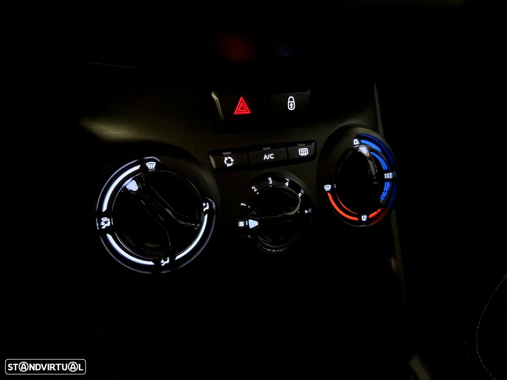 Peugeot 208 1.2 VTi SE Style - 15