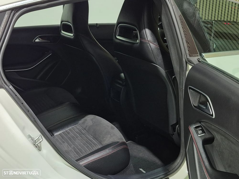 Mercedes-Benz CLA 180 d Shooting Brake AMG Line - 30