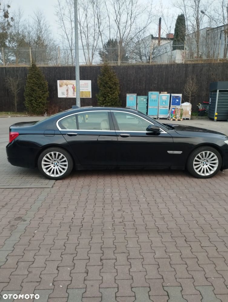 BMW Seria 7 740i - 12