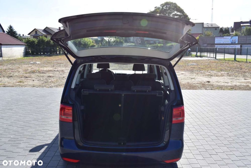 Volkswagen Touran - 11