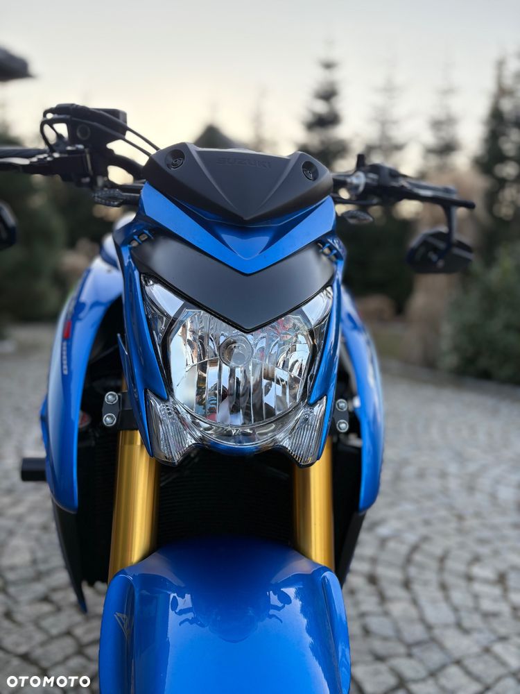 Suzuki GSX - 33