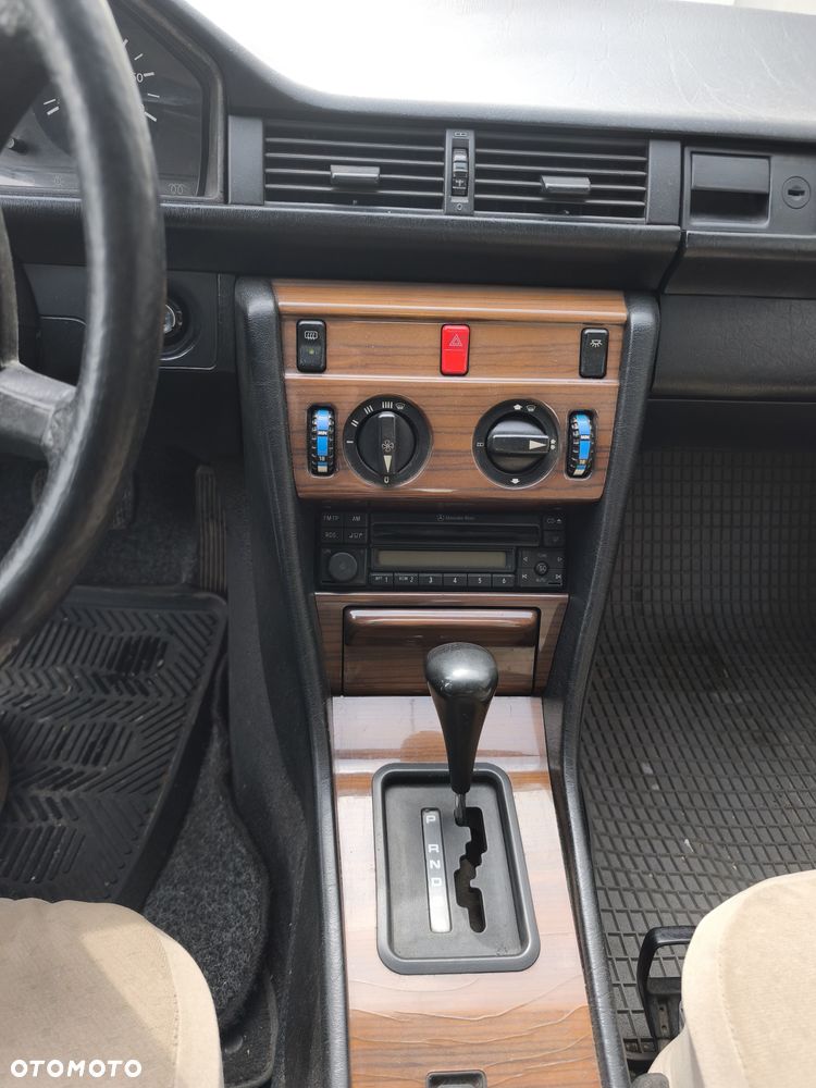 Mercedes-Benz W124 (1984-1993) - 12
