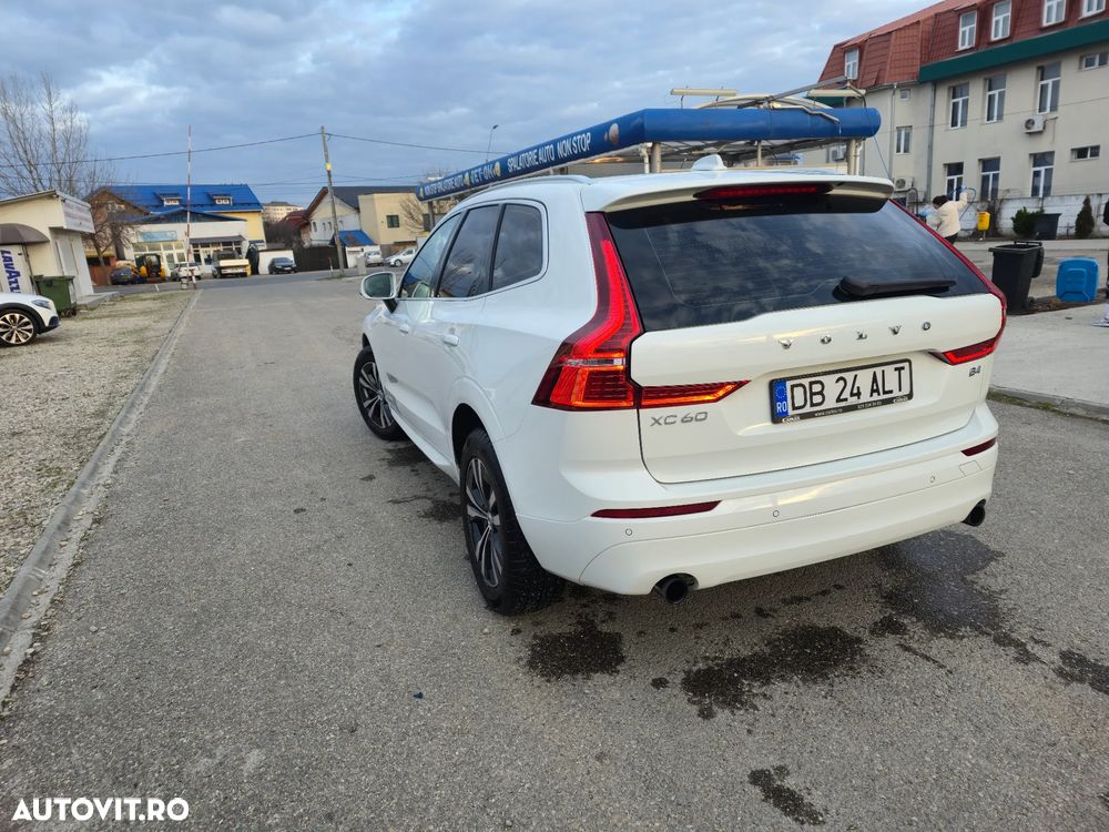Volvo XC 60 B4 MHEV AT8 FWD Momentum - 23