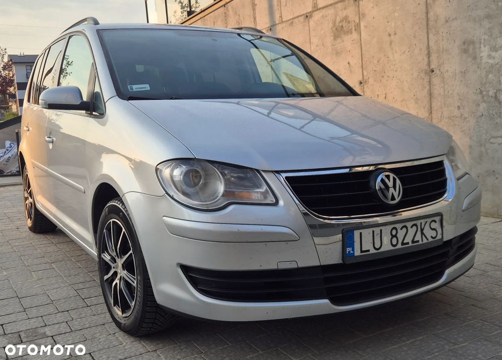 Volkswagen Touran - 1