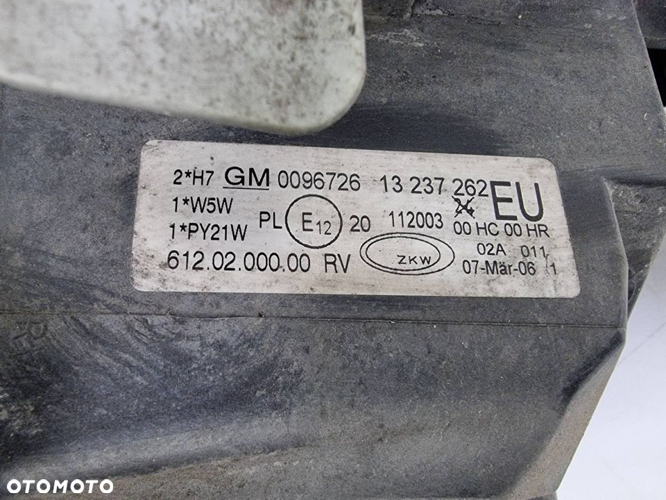 LAMPA PRAWA PRZÓD OPEL CORSA C 13237262 SOCZEWKA - 2