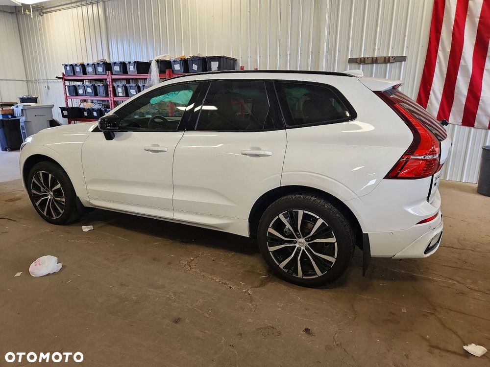 Volvo XC 60 B5 B AWD Momentum - 3