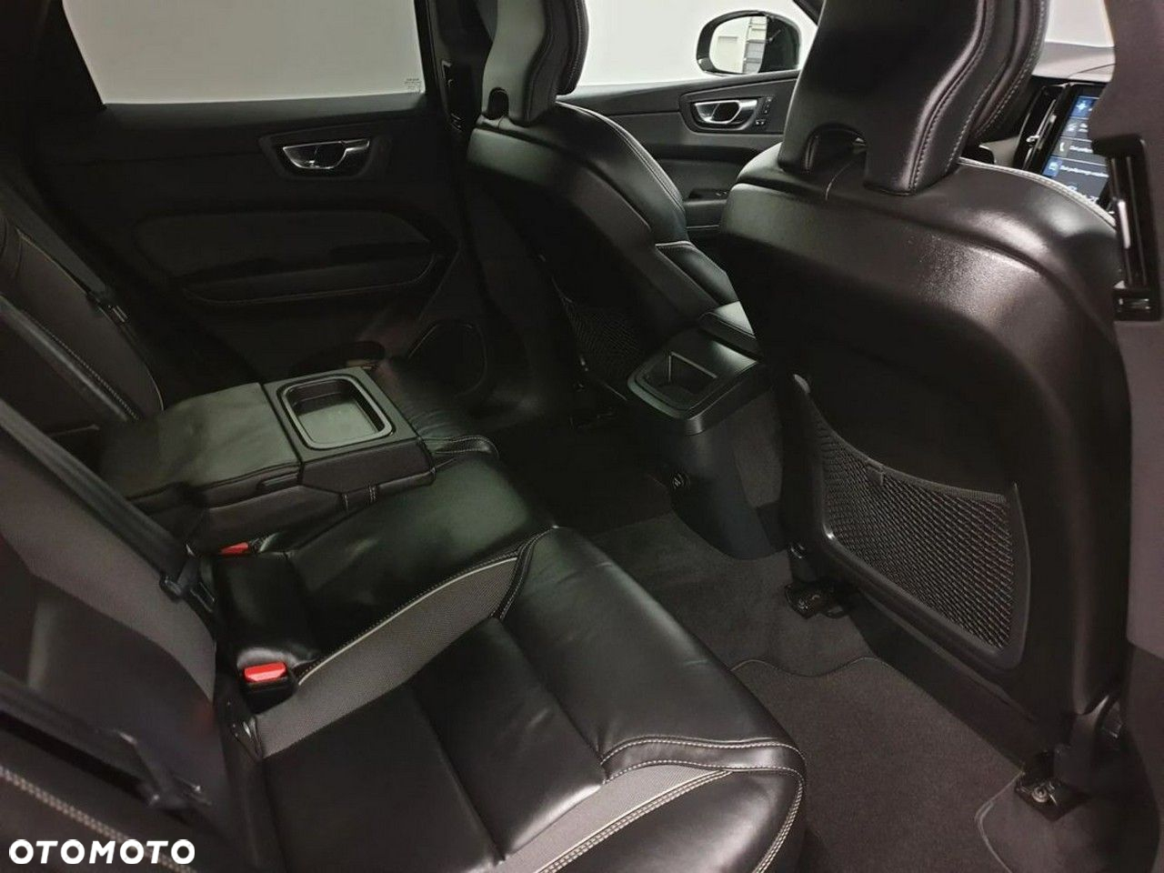 Volvo XC 60 D4 R-Design - 26