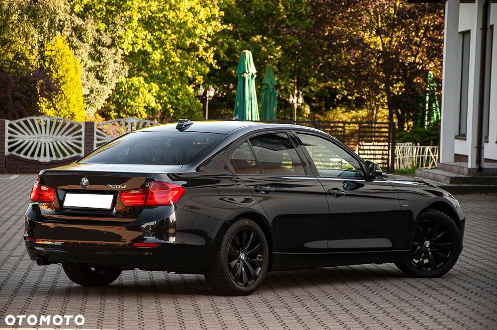 BMW Seria 3 320d M Sport Edition - 12