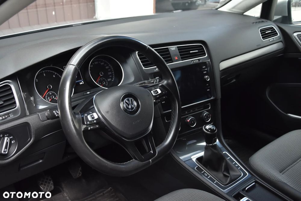 Volkswagen Golf 1.6 TDI BMT Comfortline - 10