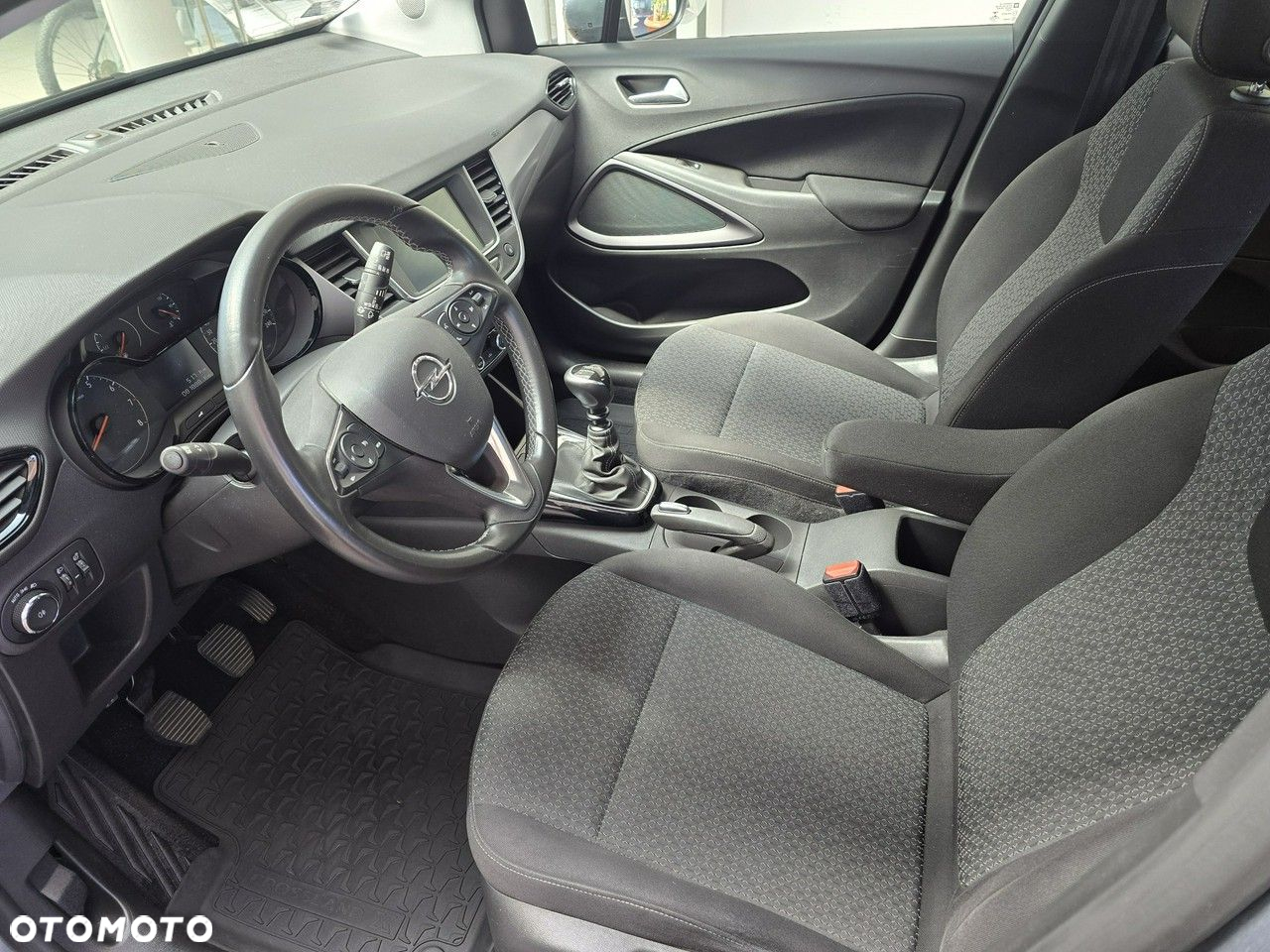 Opel Crossland X 1.2 T Enjoy S&S - 10