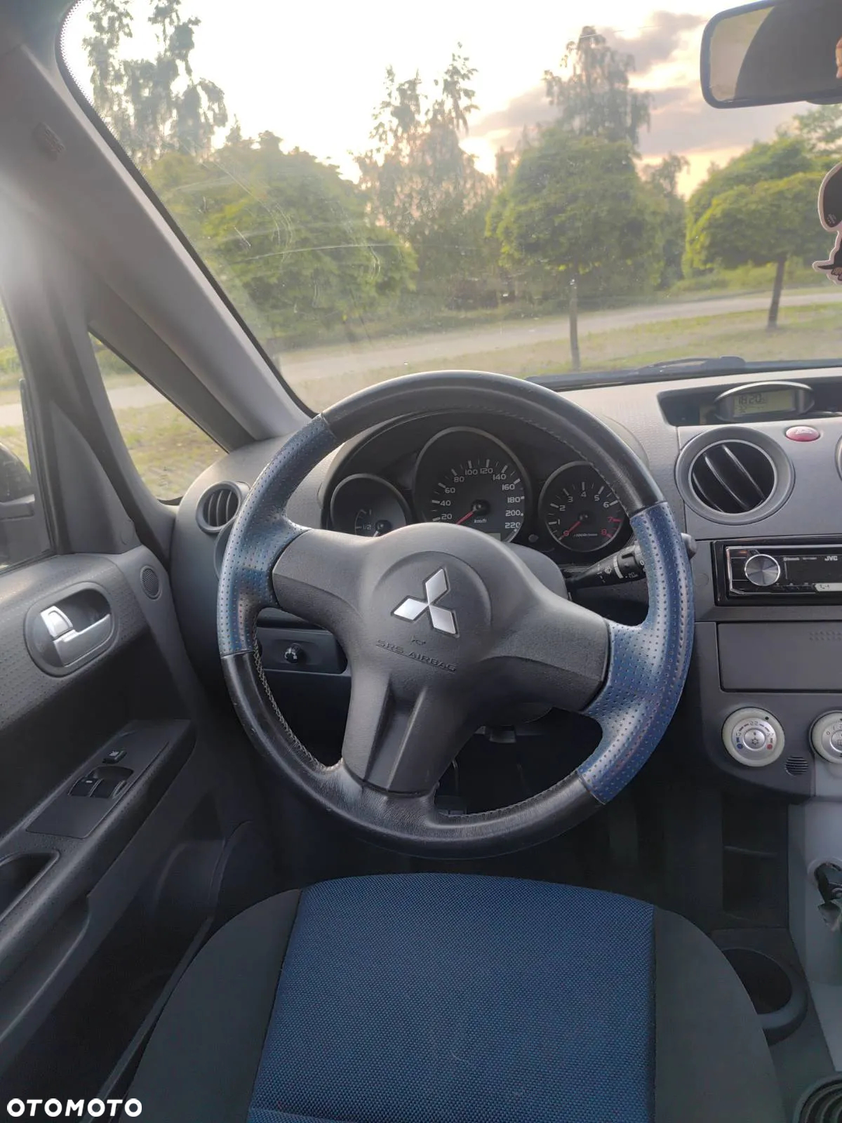 Mitsubishi Colt - 14