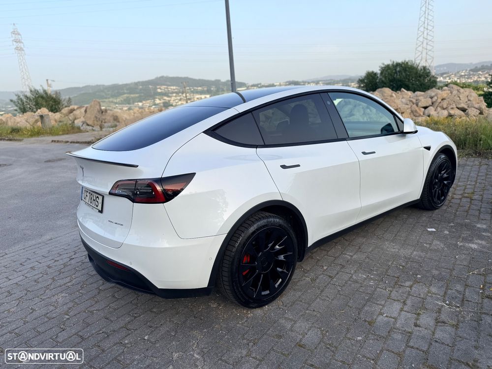 Tesla Model Y - 5
