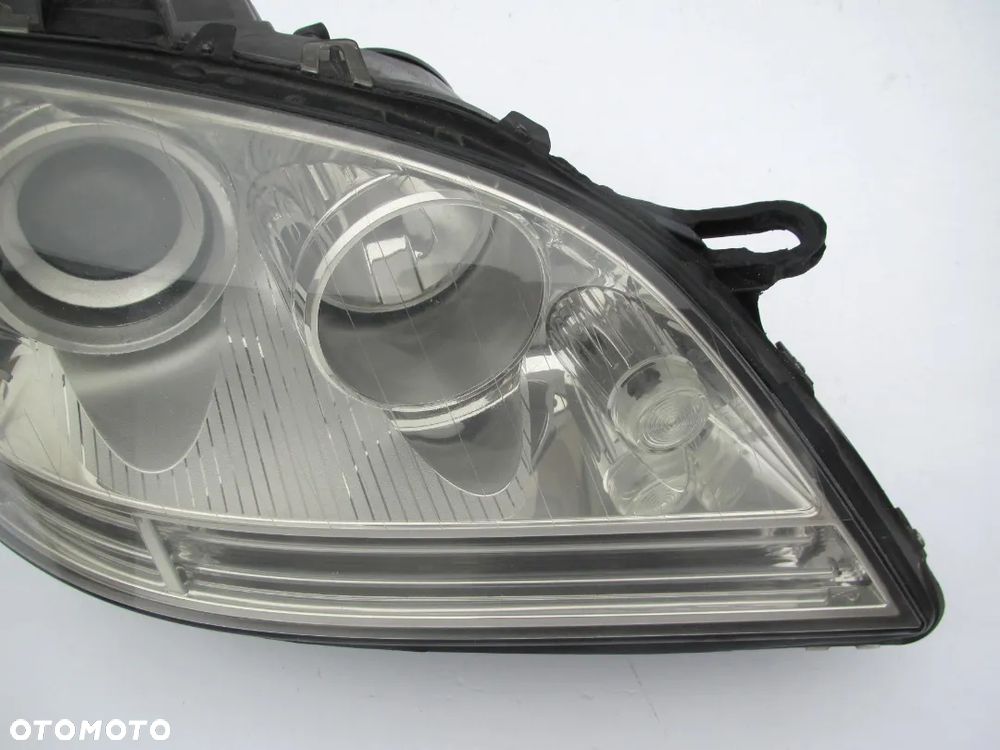 MERCEDES ML W164 2005 - reflektor USA HELLA - 8