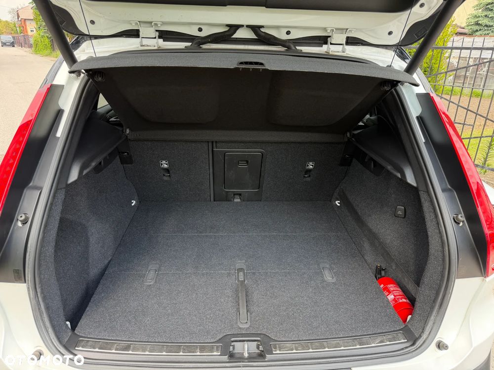 Volvo XC 40 T5 AWD R-Design - 36