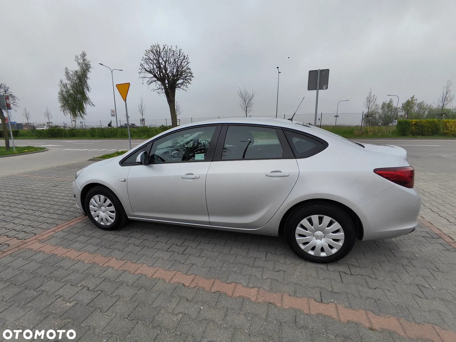 Opel Astra IV 1.4 T Executive - 6