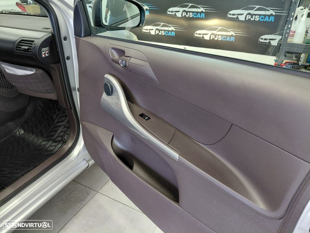 Toyota iQ 1.0 VVT-i - 16