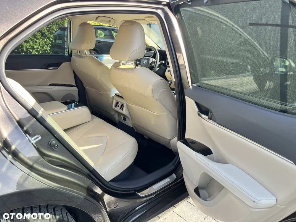 Toyota Camry 2.5 Hybrid Executive CVT - 17
