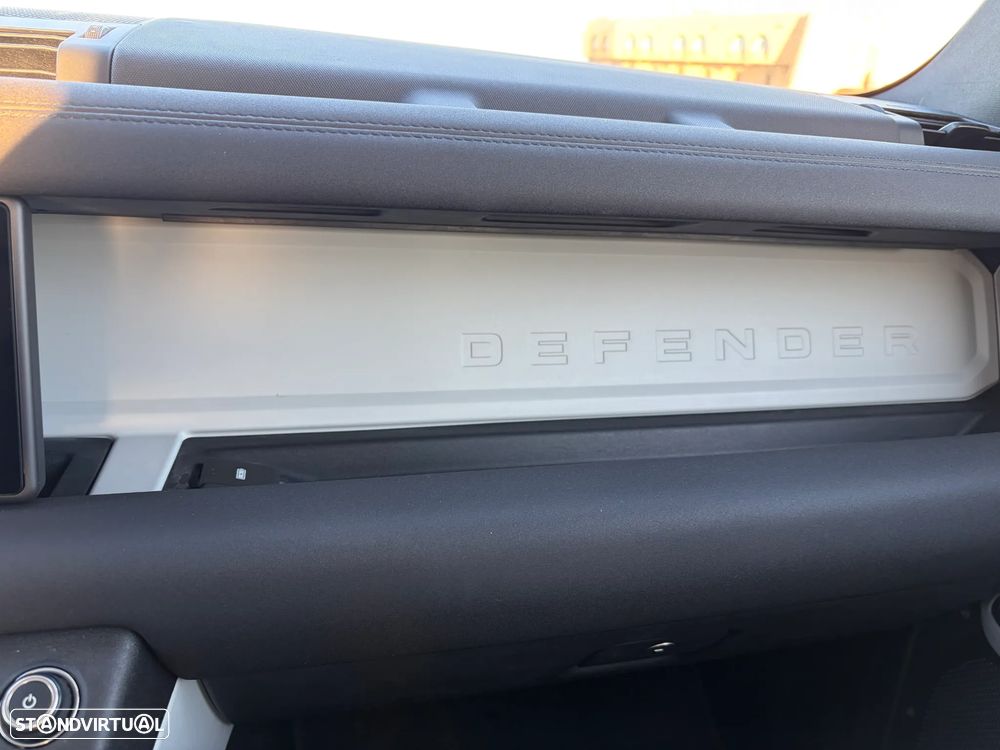 Land Rover Defender - 29