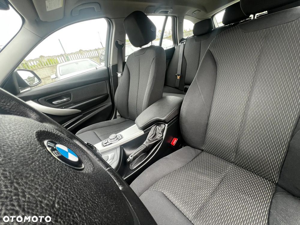 BMW Seria 3 320d Touring - 15