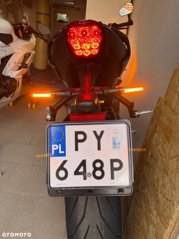 Triumph Street Triple - 15