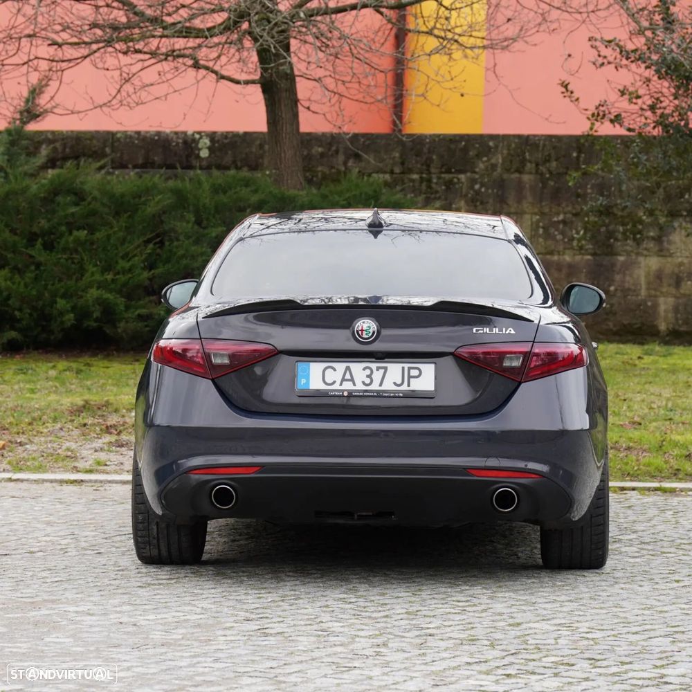 Alfa Romeo Giulia 2.2 D AT8 - 5
