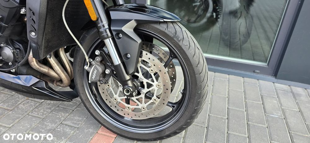 Triumph Street Triple - 7