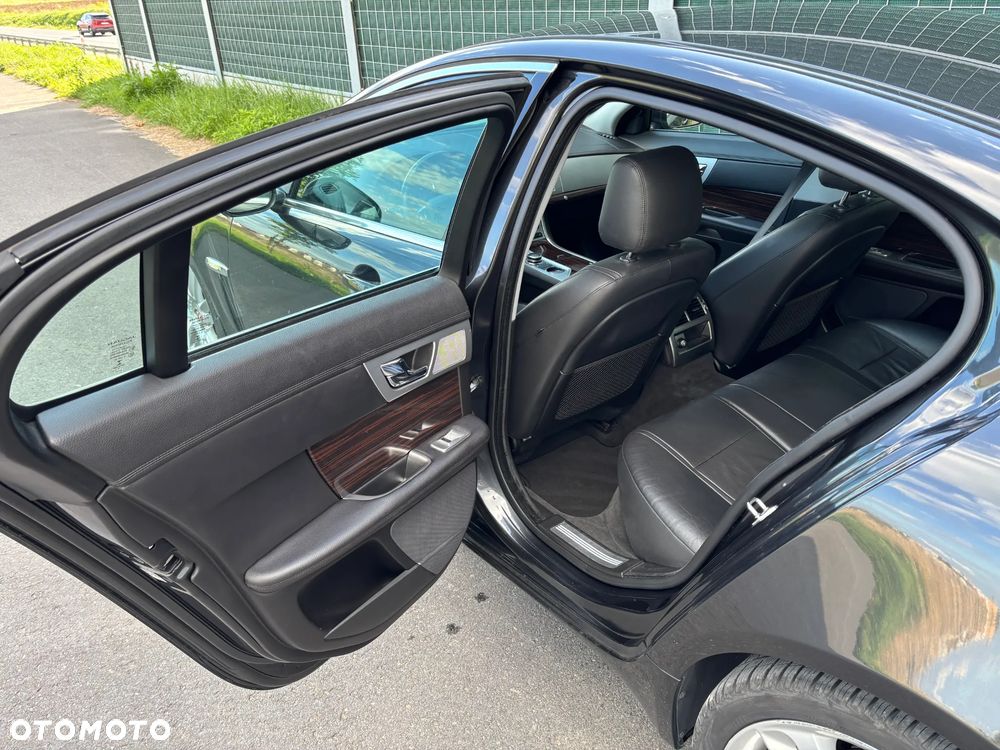 Jaguar XF 2.2 D Premium Luxury - 15