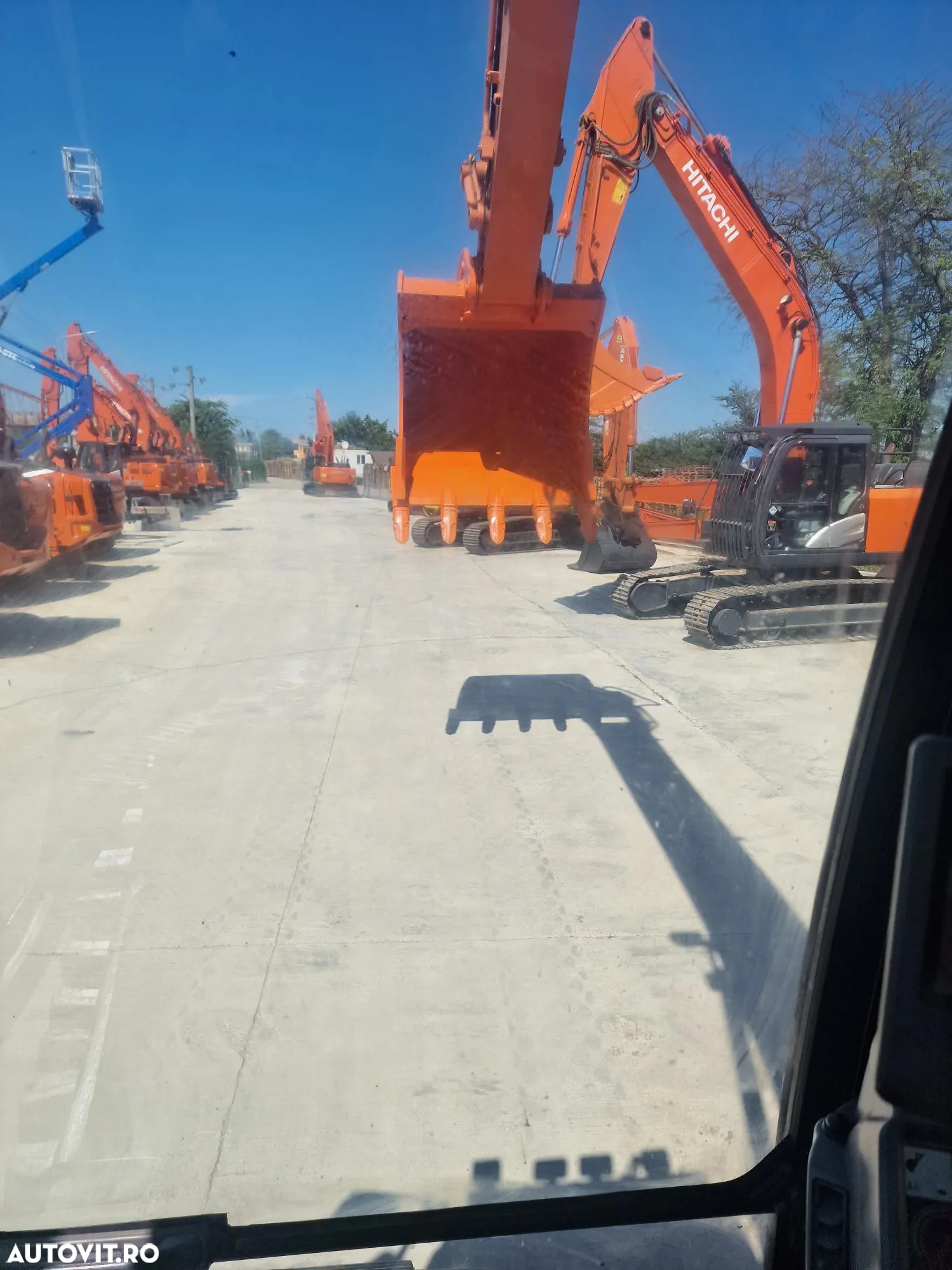 Hitachi ZX300, 32t, Cupa NOUA 1,8mc, 2018, 8.786h, Gresare automata, Inst picon, 3 pompe hidr HITACHI, Camera spate, Camere laterale, consum mediu 15l/h, Stare foarte buna, posibilitate leasing 3 ani-PROMOTIE 87.900 EUR+tva - 11