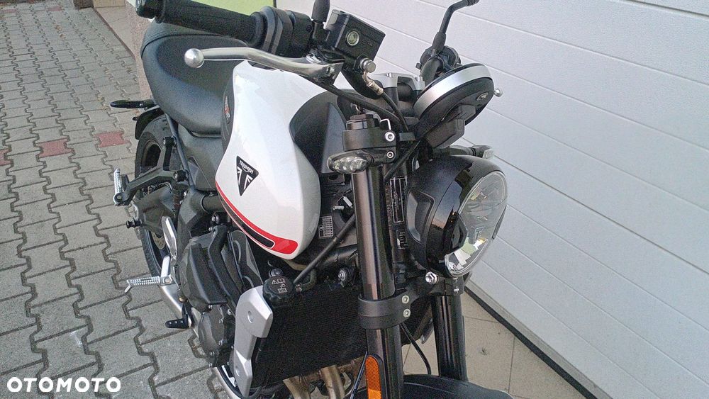 Triumph Trident - 28