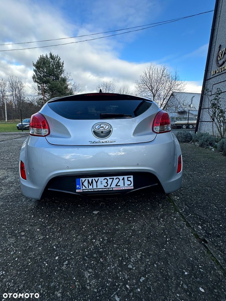 Hyundai Veloster - 3
