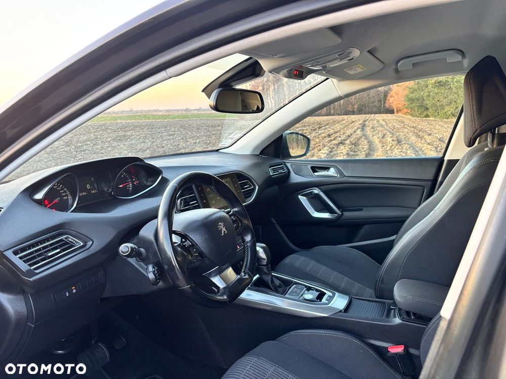 Peugeot 308 - 8