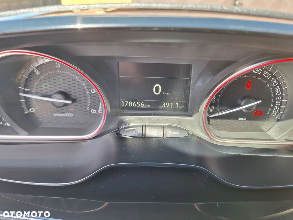 Peugeot 2008 1.6 BlueHDi Allure - 20