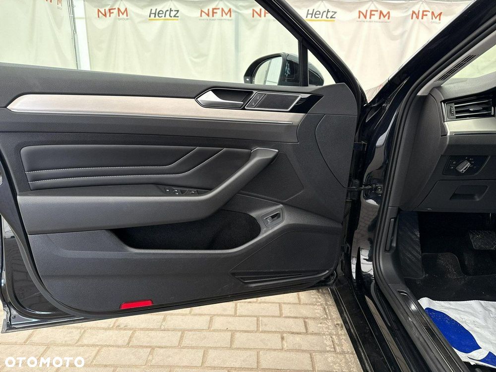 Volkswagen Passat - 11