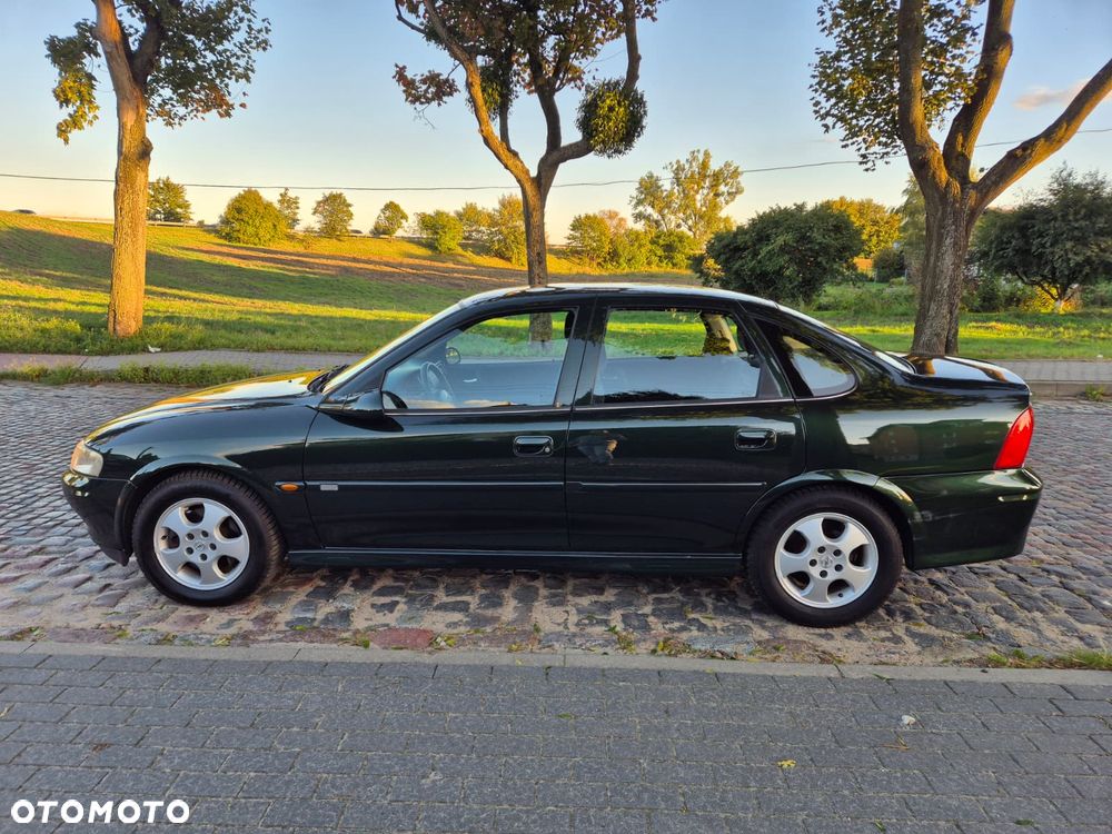 Opel Vectra 1.6 GL - 10