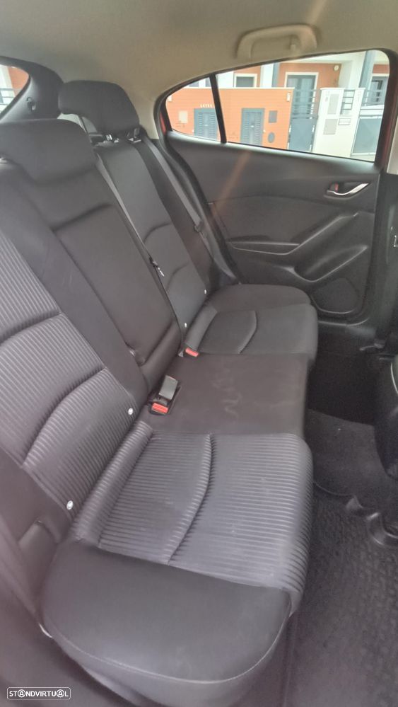 Mazda 3 Hatchback 1.5 Sky-D Excellence - 8