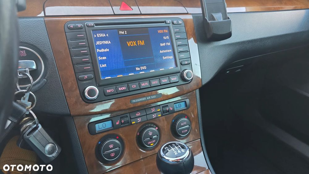 Volkswagen Passat 2.0 FSI Comfortline - 22