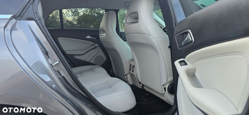 Mercedes-Benz CLA 220 4-Matic - 22