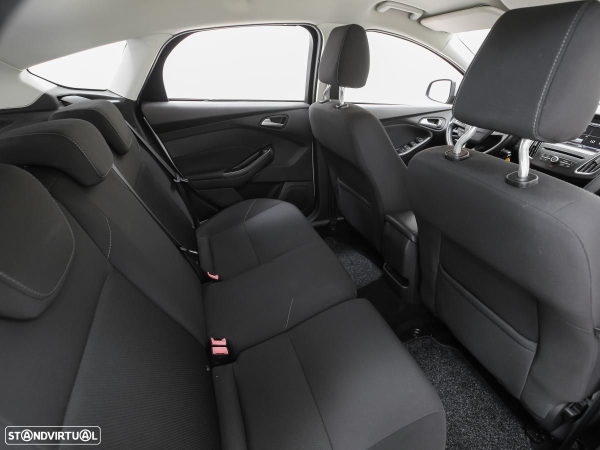 Ford Focus - 10