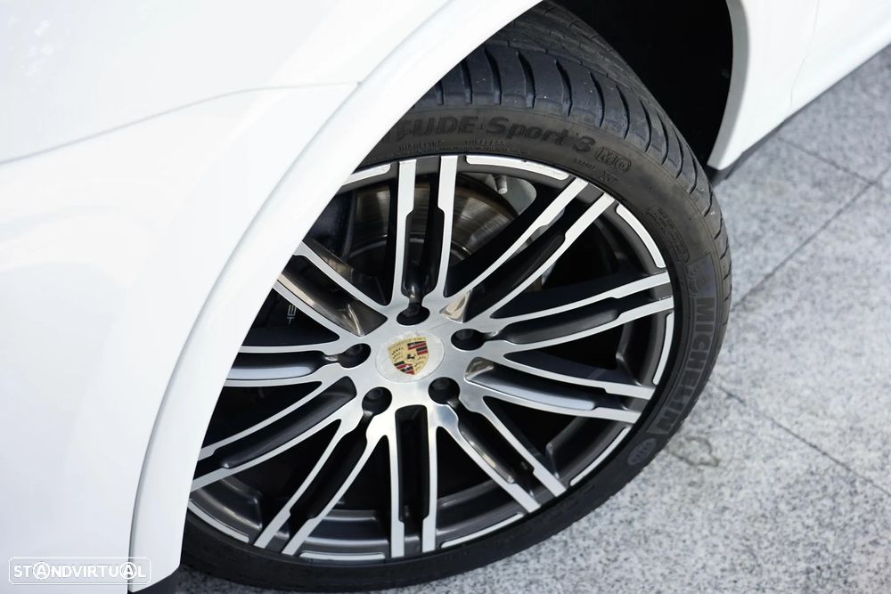 Porsche Cayenne Diesel Platinum Edition - 34