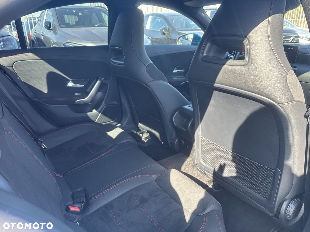 Mercedes-Benz CLA - 21