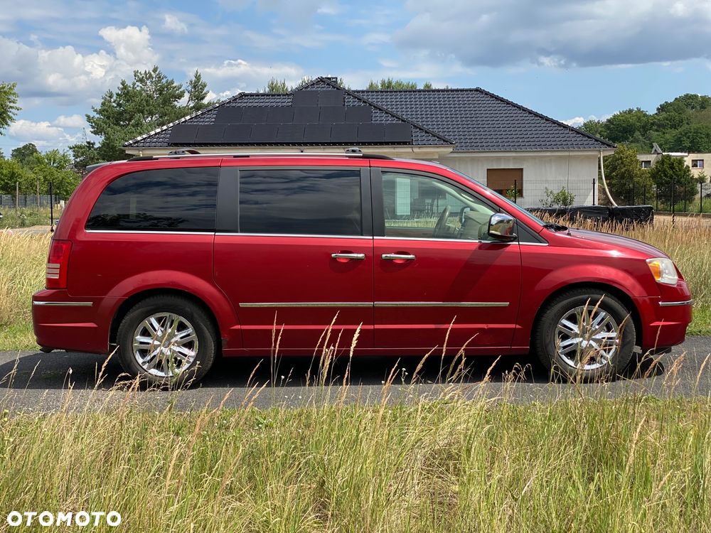 Chrysler Town & Country - 7