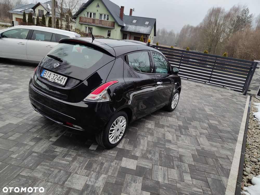 Lancia Ypsilon Y 1.2 8v Gold - 4