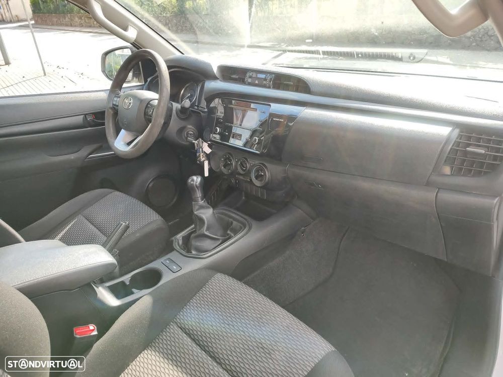 Toyota Hilux - 8