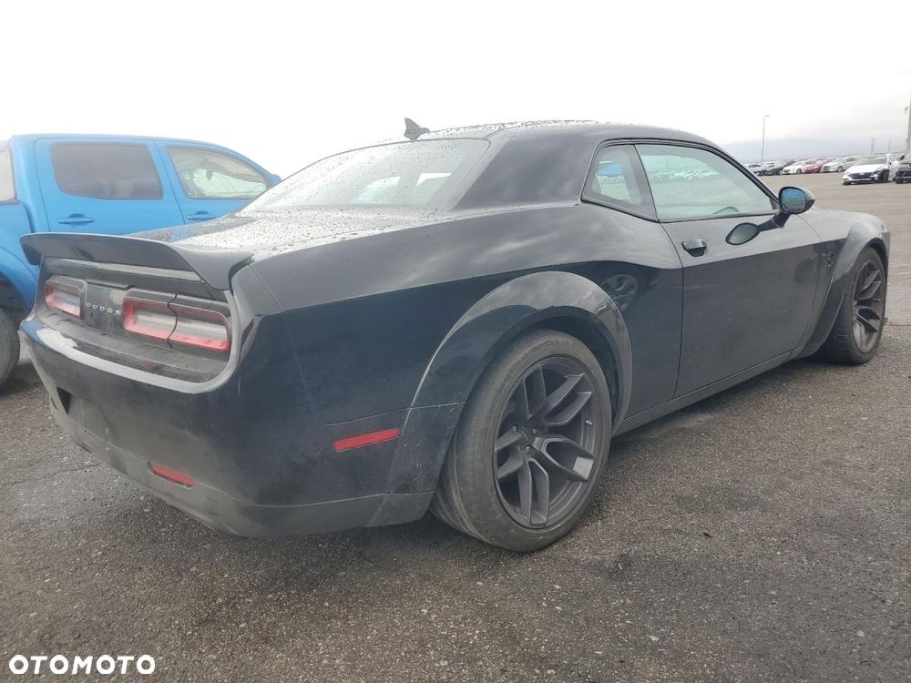 Dodge Challenger - 4