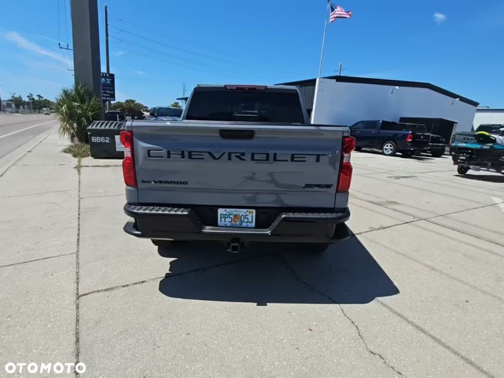 Chevrolet Silverado - 3