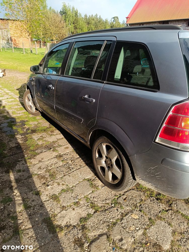 Opel Zafira 1.9 CDTI Essentia - 2