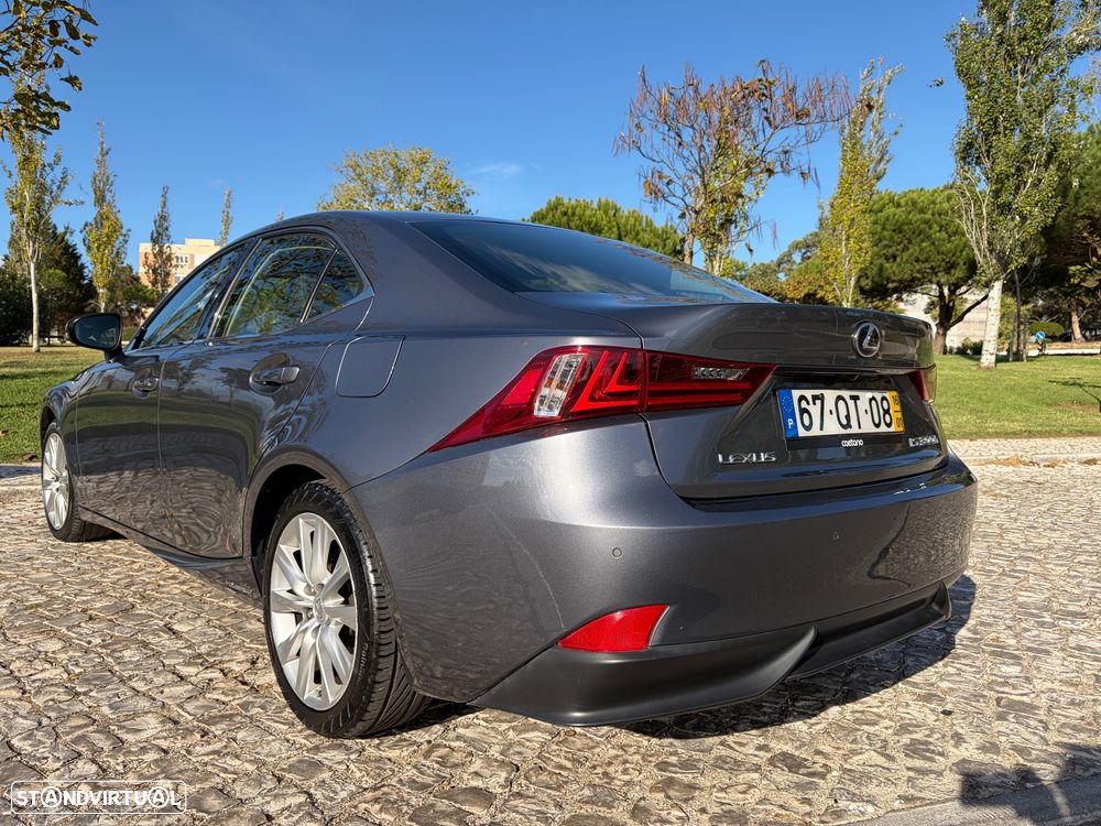 Lexus IS 300H Luxury - 9