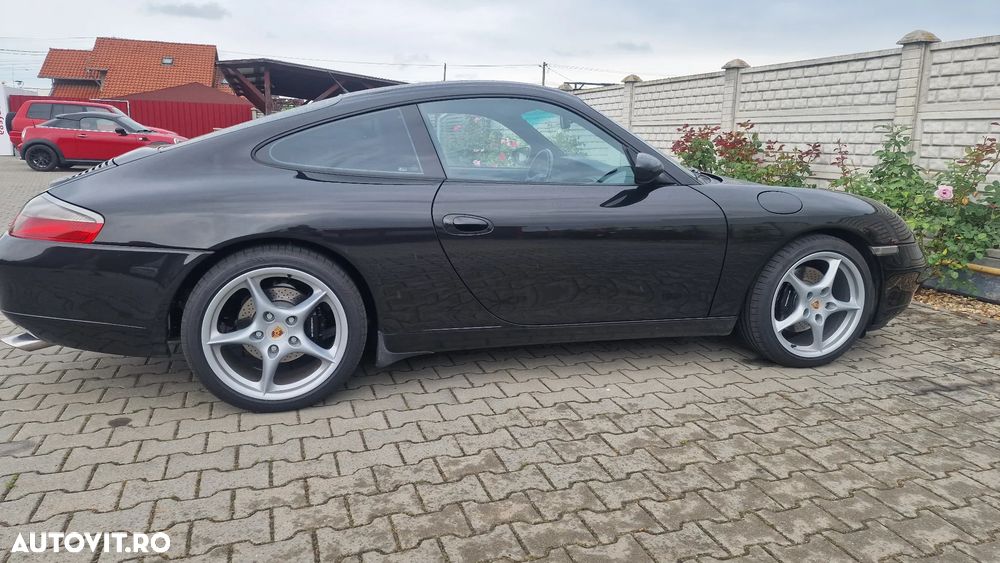 Porsche 911 Carrera - 19