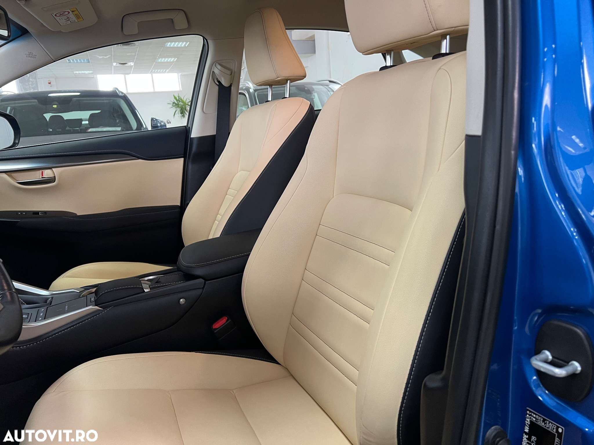 Lexus Seria NX 300h AWD Business - 23