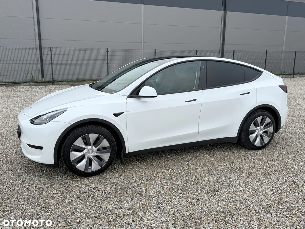 Tesla Y - 11
